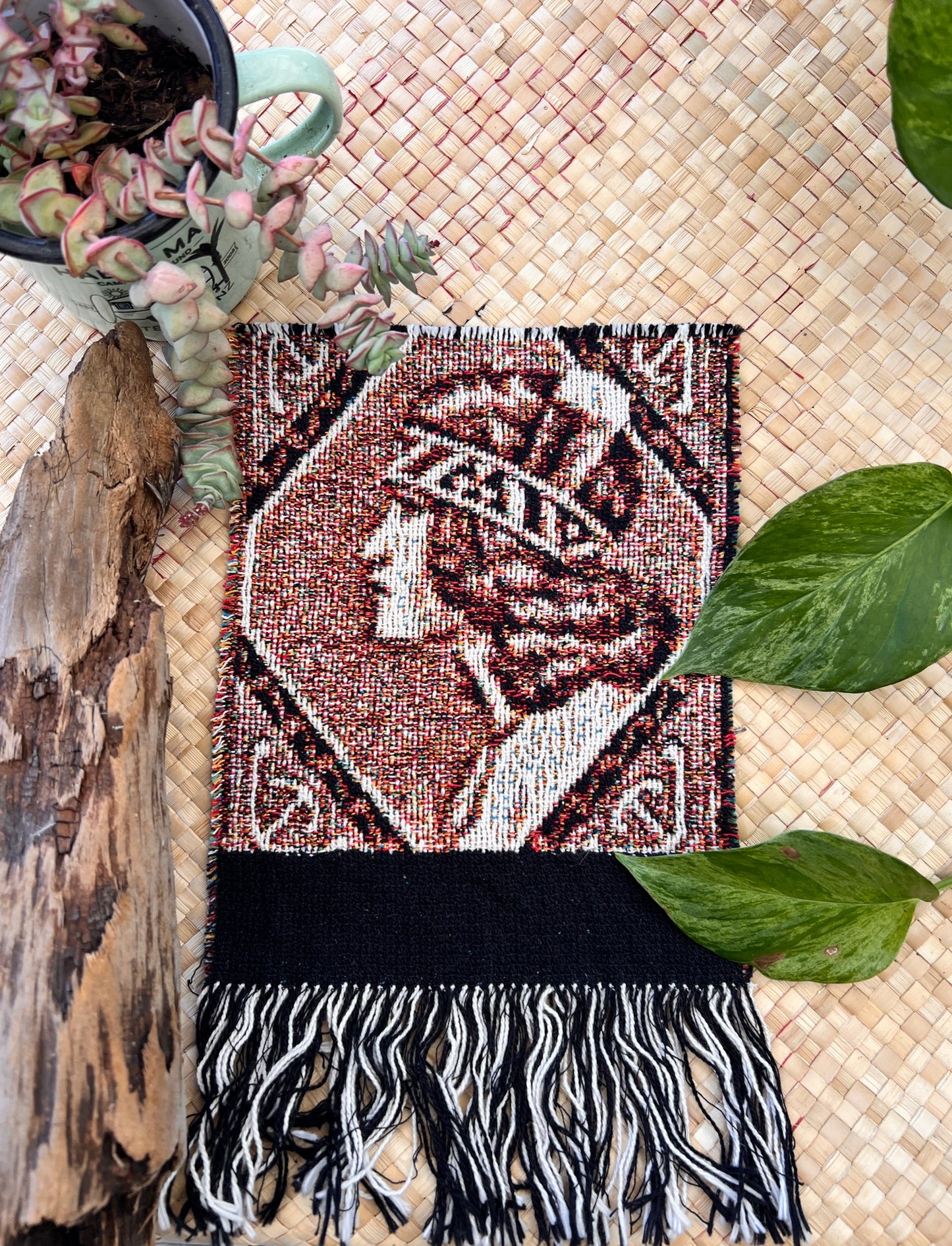 WHAKAAHUA - E Wahine